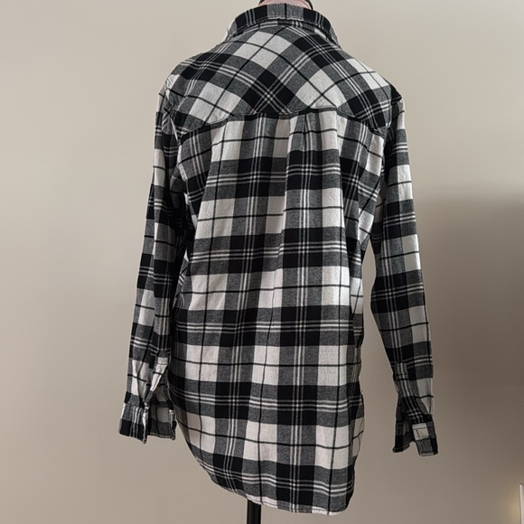 GAP black & white 100% cotton flannel button up in size Large - Picture 4 of 9